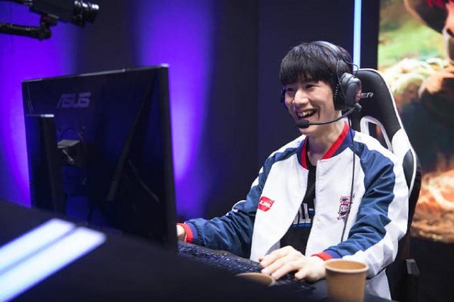 李昊桐和丁 李昊桐和丁