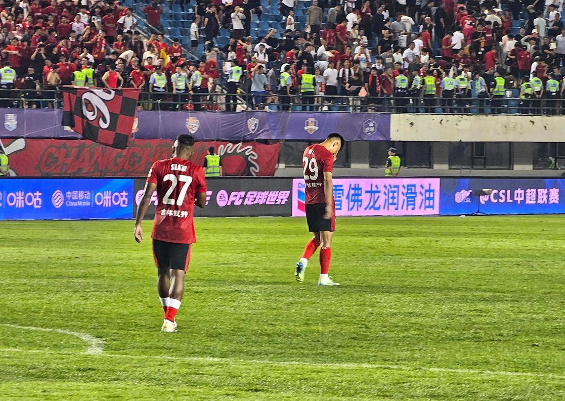 舞台迈进的